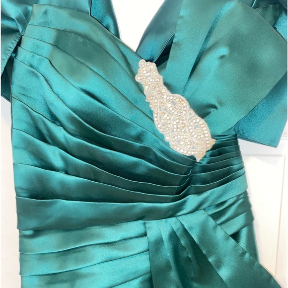 Mother of the bride/ groom formal dress .Cameron Blake Mon Cheri. - Picture 3 of 8